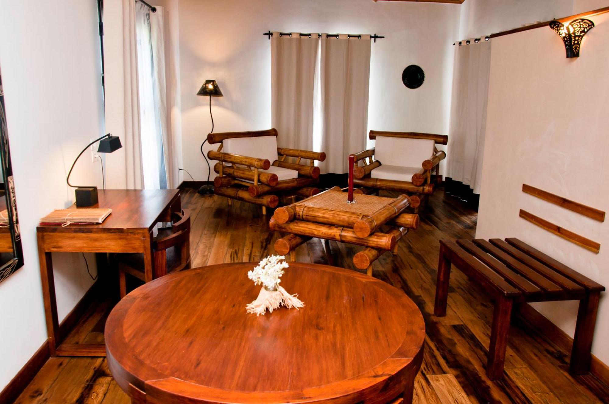 Hotel Restaurant Le Combava Антананариву Экстерьер фото